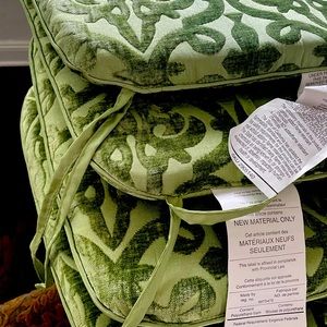 Gorgeous 💚 Brand NEW with original tags chair cushions in a gorgeous green.